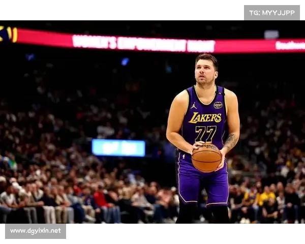 东契奇连续两记三分军训+一长传连线老詹助湖人13-4打停快船